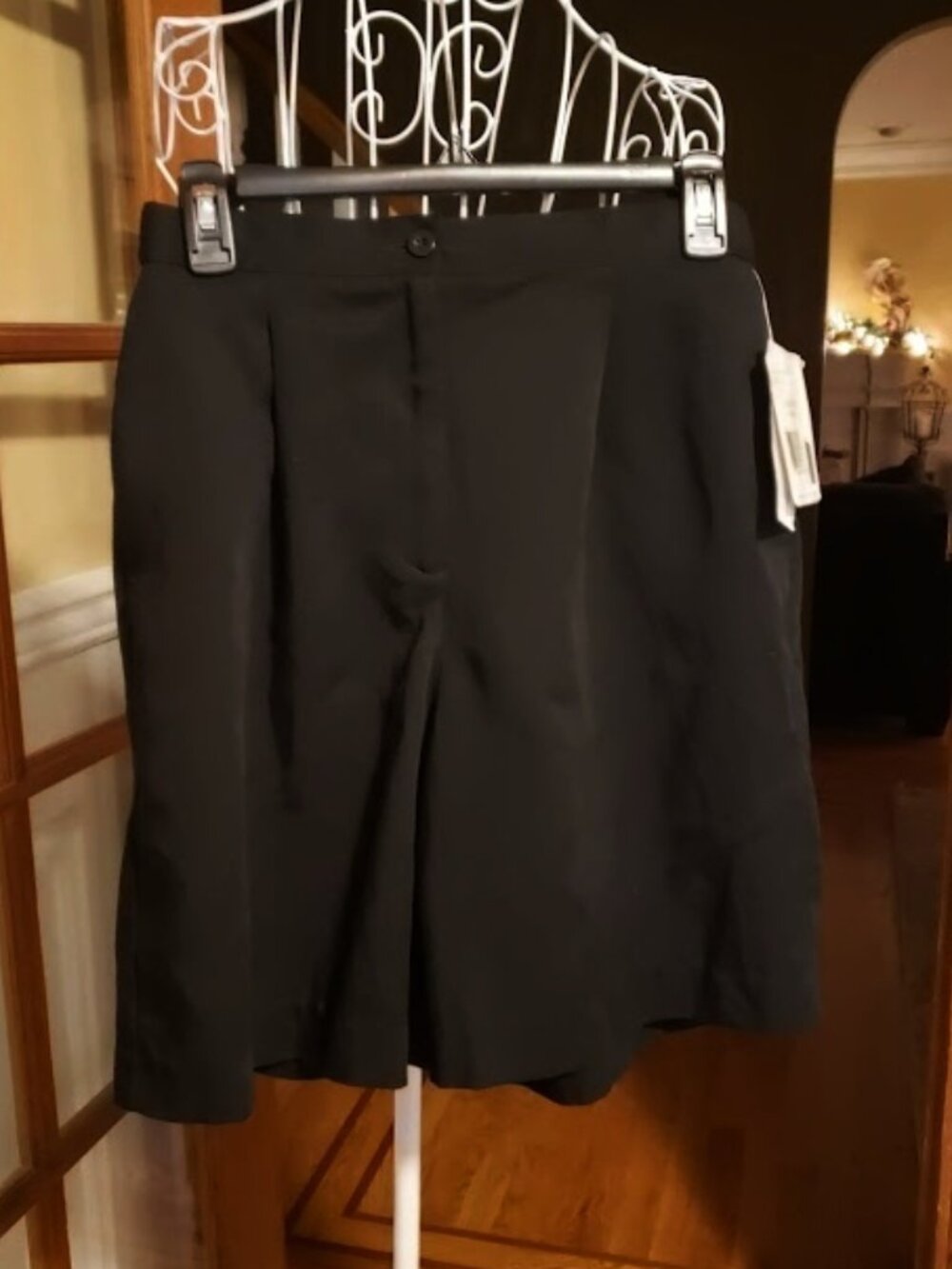 NWT LizGolf putting it right black Golf shorts sz 10